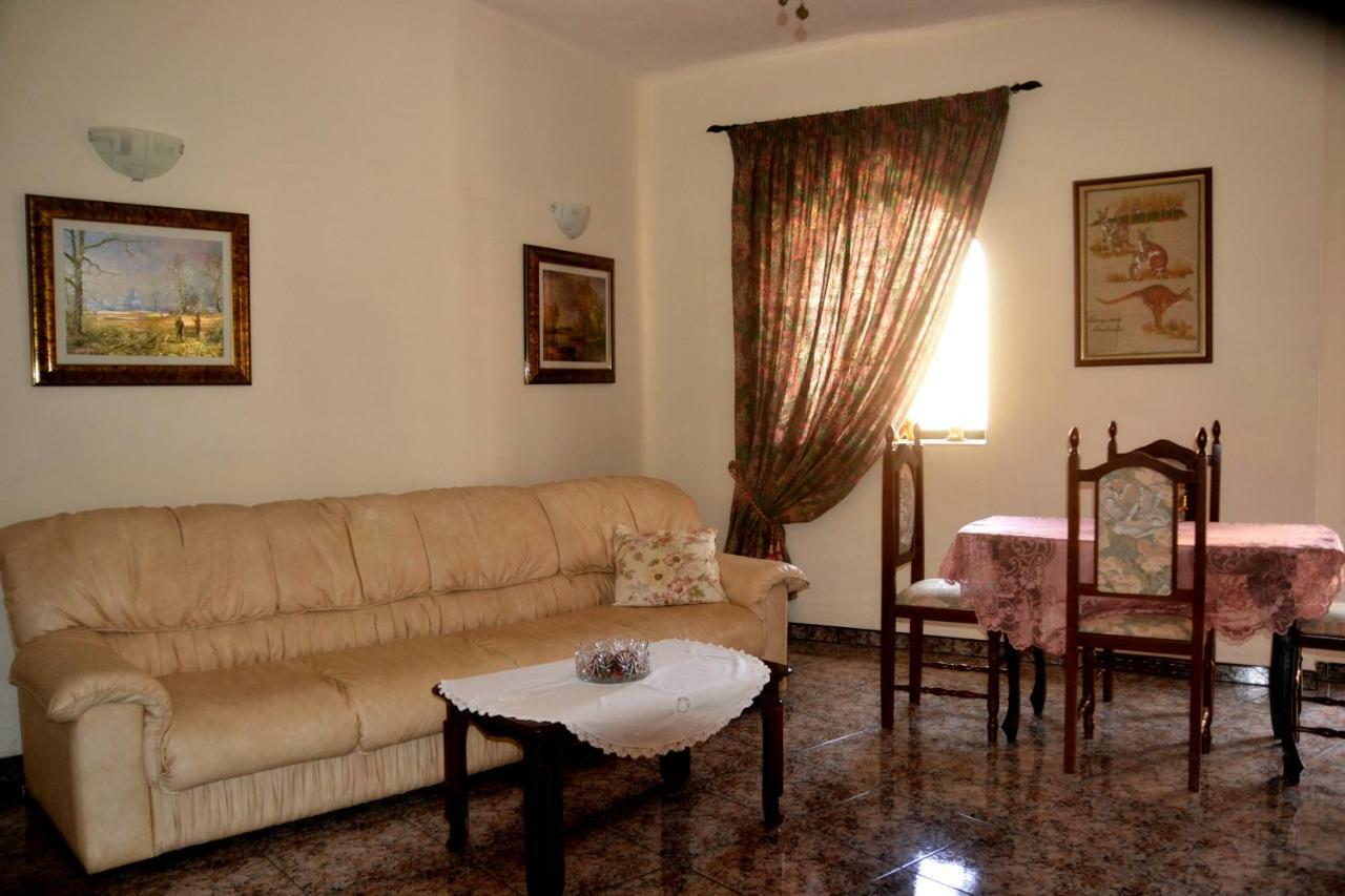 Silia'S Maisonette Марсаскала Екстериор снимка